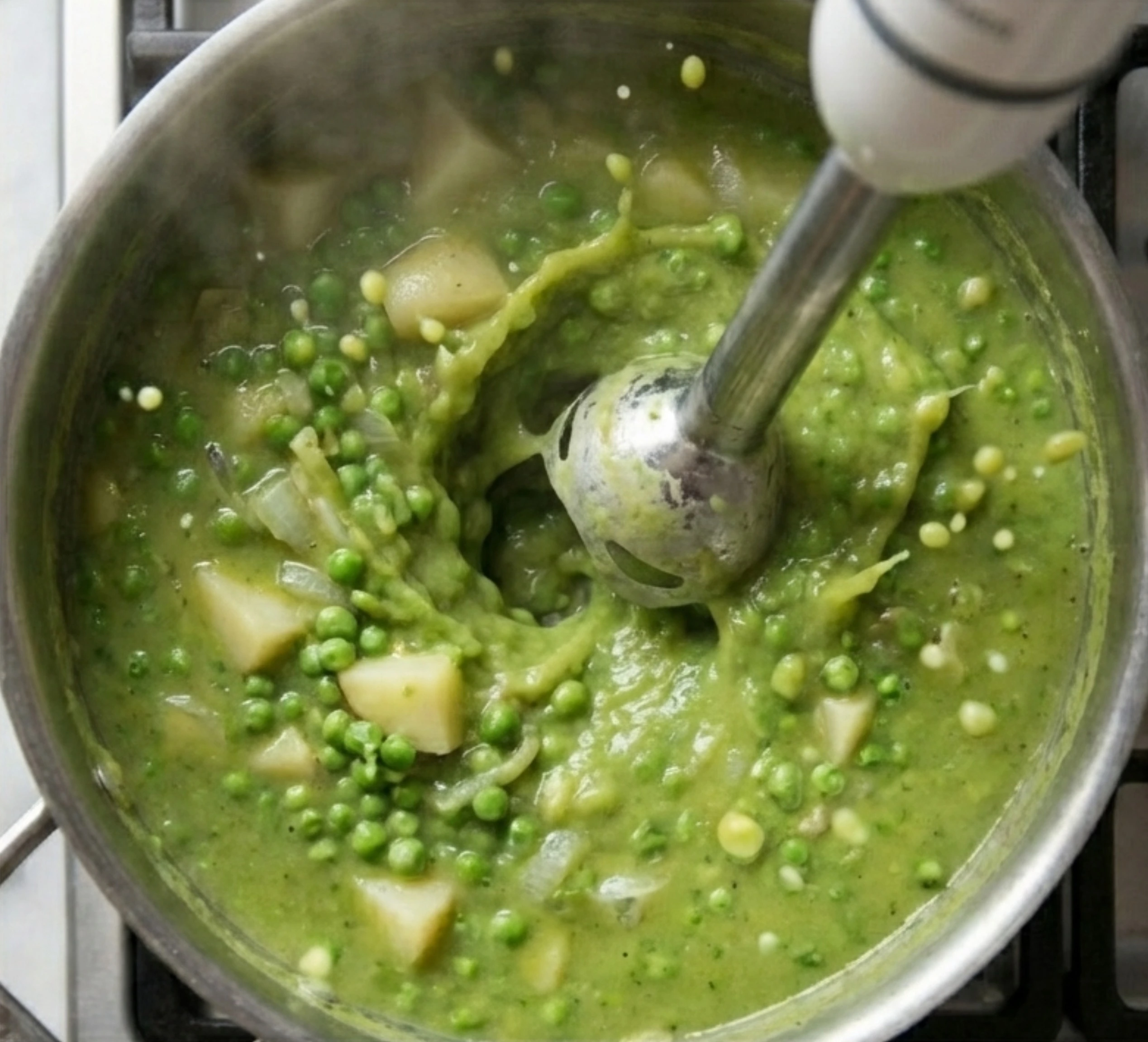 Green Pea and Carrot Soup Blending